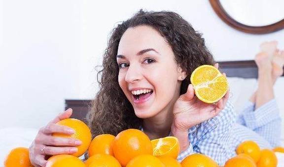 橙子这样挑可以分辨染色橙子，农村人告诉你橙子染色的秘密 （孕妇可以吃橙子吗？）